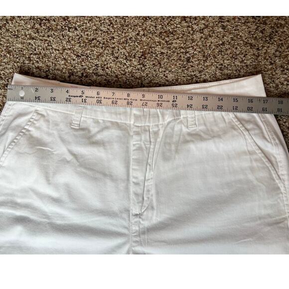 Gloria Vanderbilt Women's Chino Shorts, NWT, Size 12, White, Cotton, 5" inseam - Picture 3 of 8